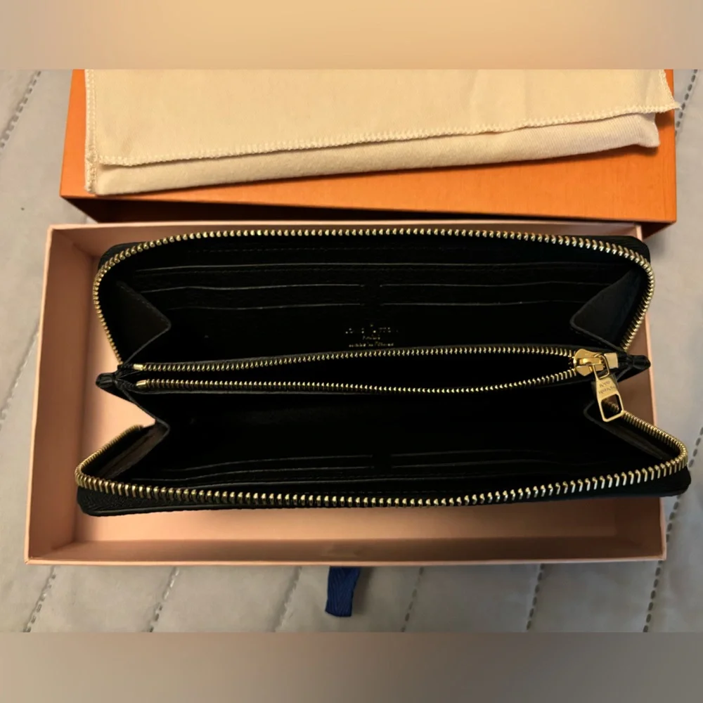 LOUIS VUITTON Clemence Wallet (Black) - Picture 5 of 7